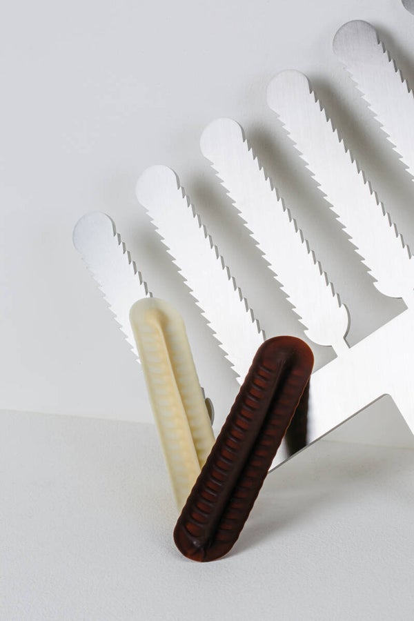 Comb Feather Eclair
