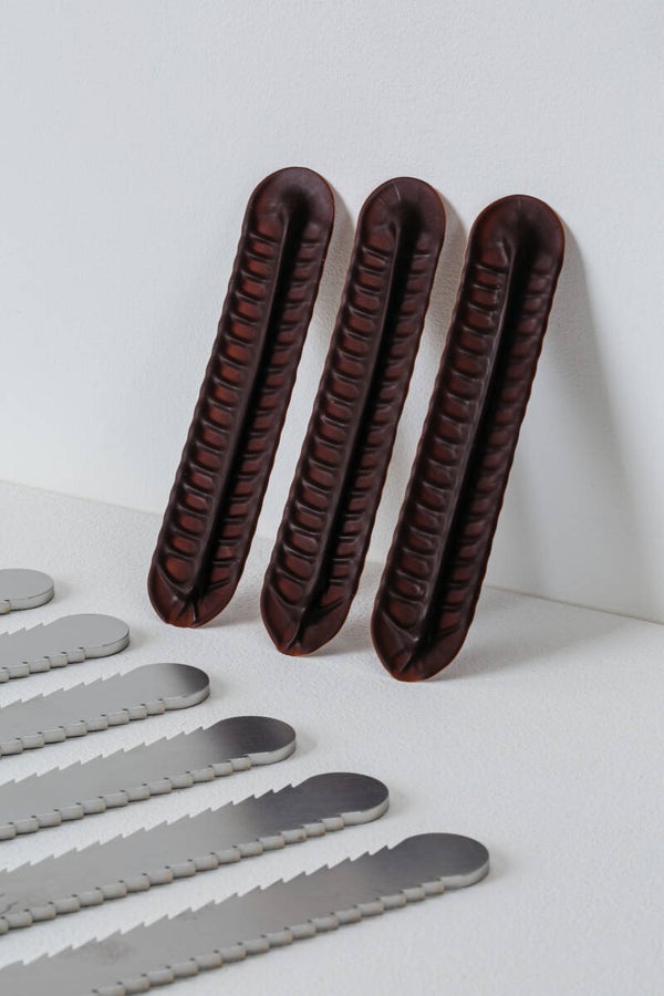 Comb Feather Eclair