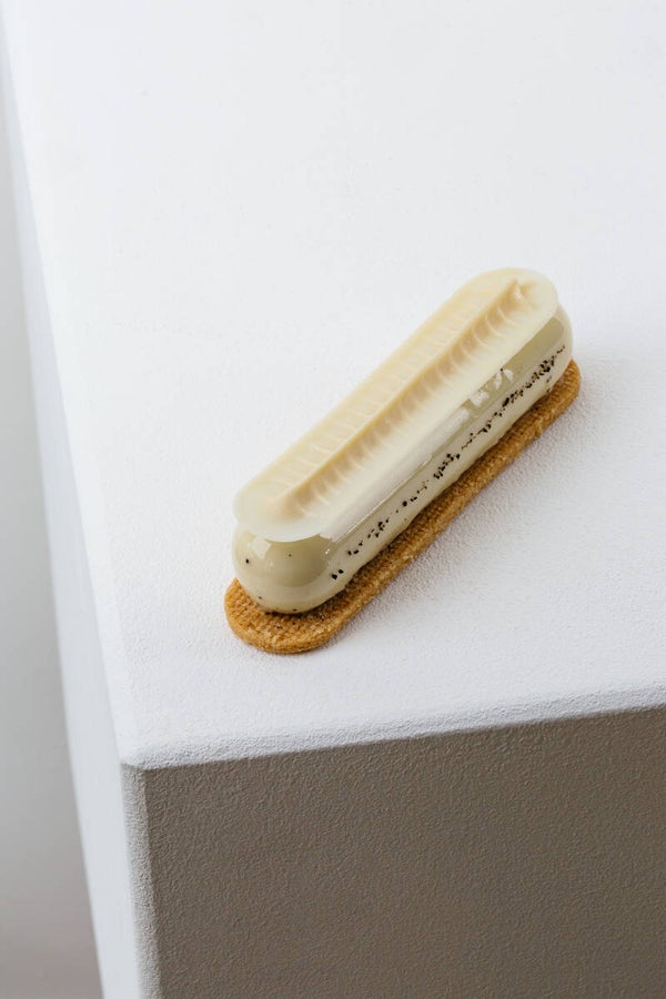 Comb Feather Eclair