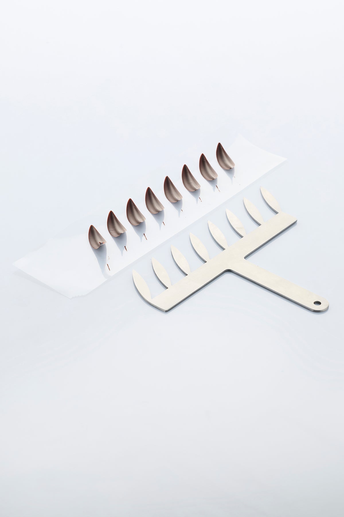 Slanted Leaf Comb